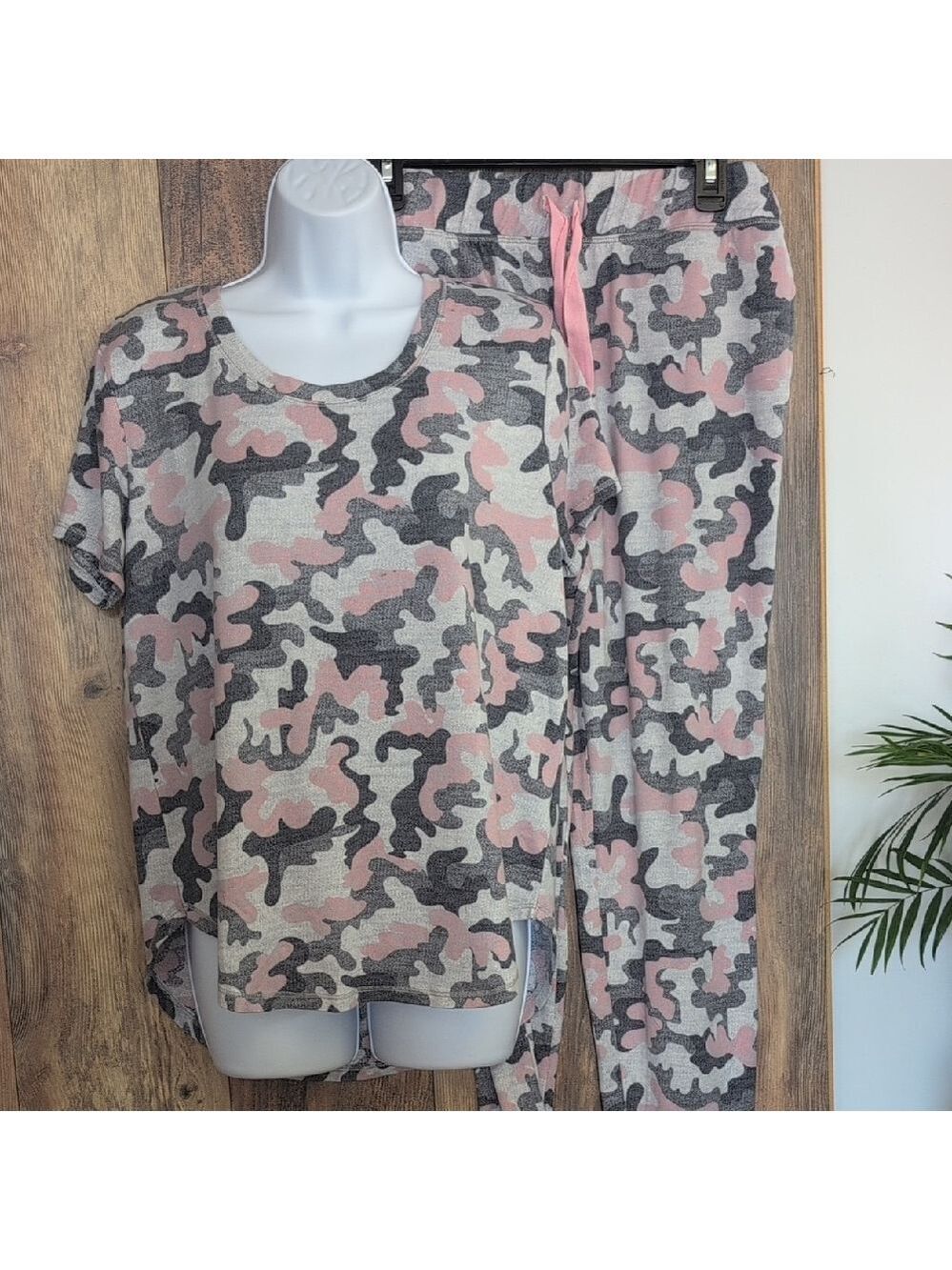 Jaclyn Intimates Cozy Pink and Gray Camo Pajama Lounge Set L
